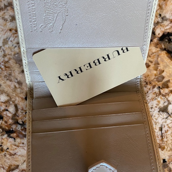 Burberry Small Patent Wallet - Picture 2 of 7